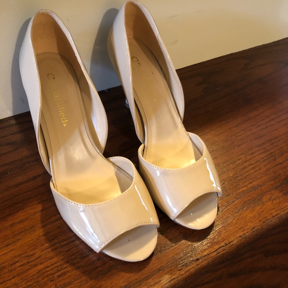 Open toe nude heels size 7